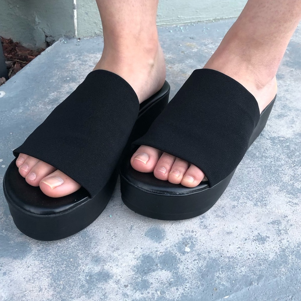 Women black platforms